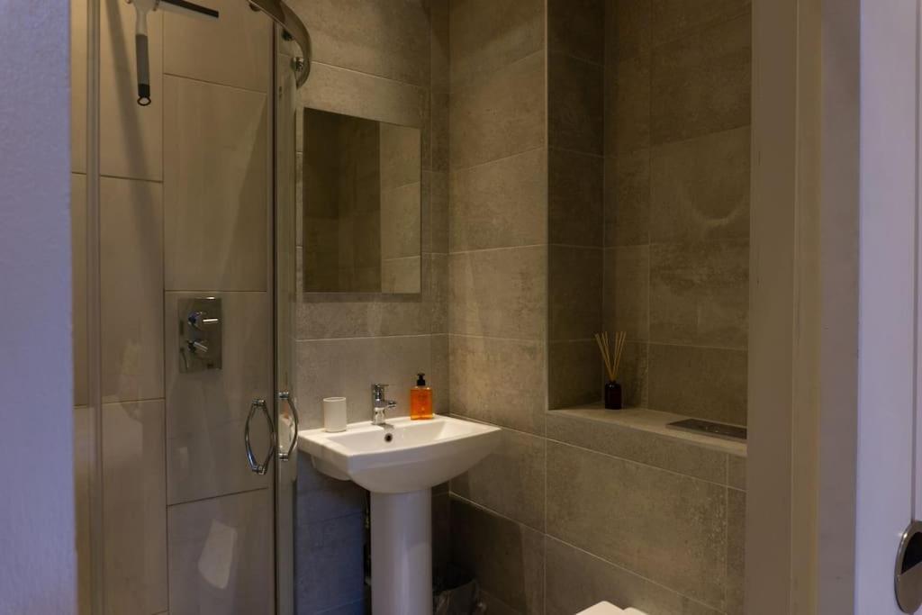 Spacious Apartment In City Centre - Free Parking Nottingham Exterior photo