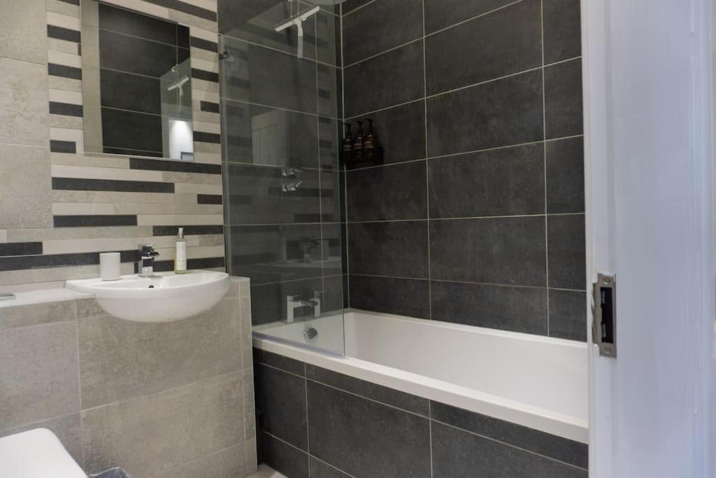 Spacious Apartment In City Centre - Free Parking Nottingham Exterior photo